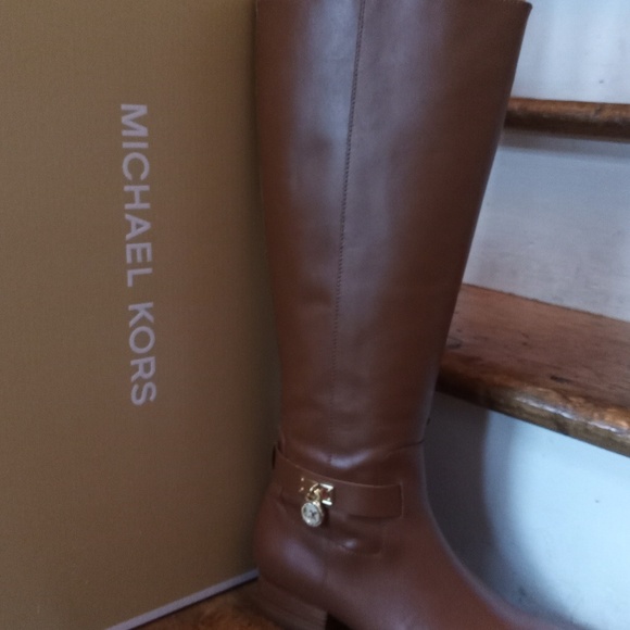 New in box BooTs MK - Picture 4 of 5